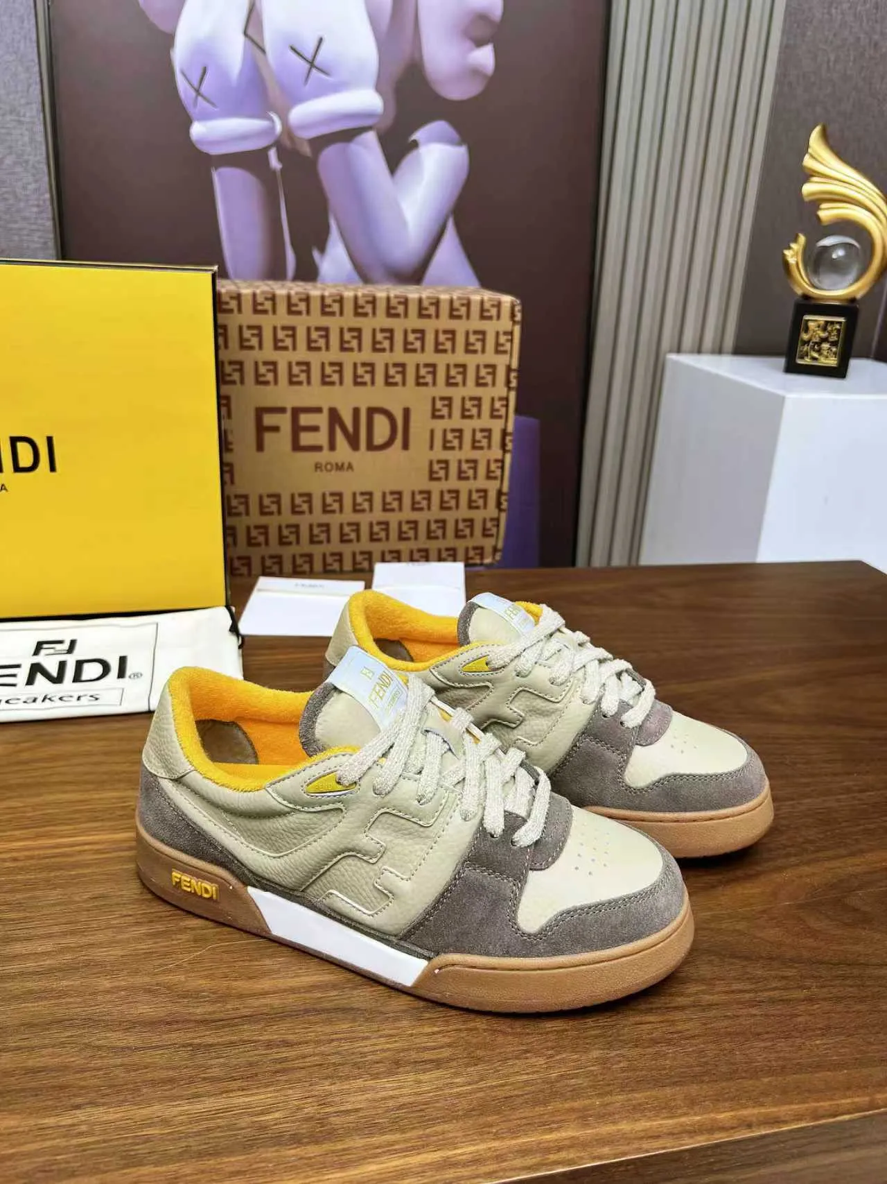 Factory price 660💰 Fendi·Fendi⛳️Hot-selling 35--45 couple model👫 FD match Original purchase for RMB14340 One-to-one reproduction Designer Kim Jones's first sneaker fendi match and Donkey brand Trainer basketball sneakers, fresh blood injected with FF retro design Super good-looking and versatile, the upper is made of cowhide and cowhide splicing combination, with concave and convex double F on the side The logo lining is made of terry velvet 🤗Super soft on the feet, lightweight and comfortable to match with a sweatshirt, original full package! ✦ Fabric: cowhide + cowhide color matching ✦ Lining: original terry velvet lining ✦ Sole: original molded multi-color color matching sole ✦ Sole: mesh injection molding pad ✦ Sole thickness: 3.5cm ✦ Female size: 35--40, female 40 customized ✦ Male size: 39--45, male 45 customized